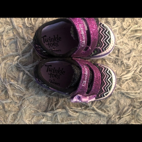 Sketchers - Picture 2 of 3